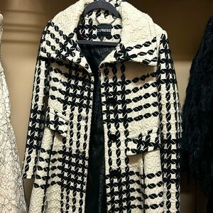 Striking express pea coat